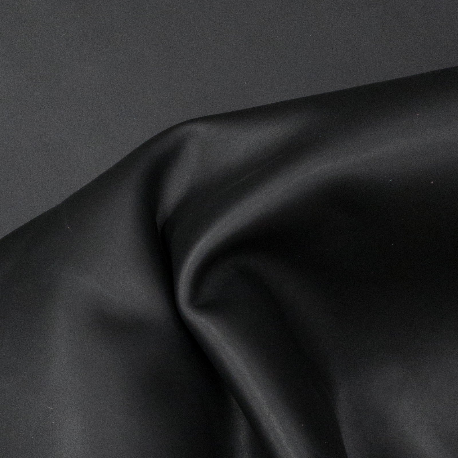 Black Utility Sides 4.5-5.5 oz, 18-23 Sq Ft, Cowhides, | The Leather Guy