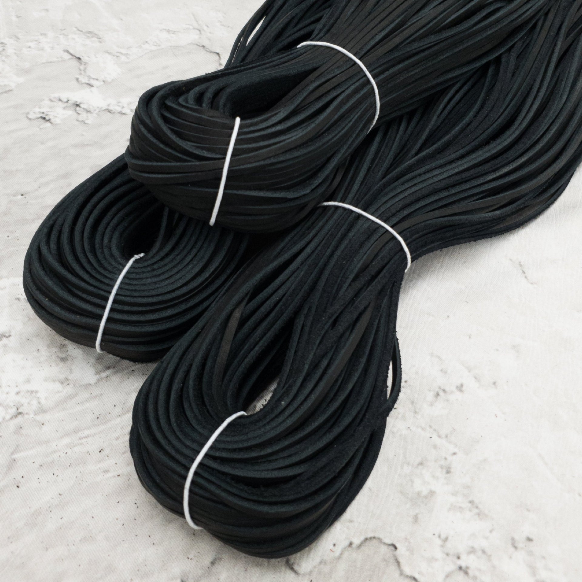 Black 100pk Close Out Lace Bundles, 1/8" x 48", 2.8 - 3.2 mm, | The Leather Guy