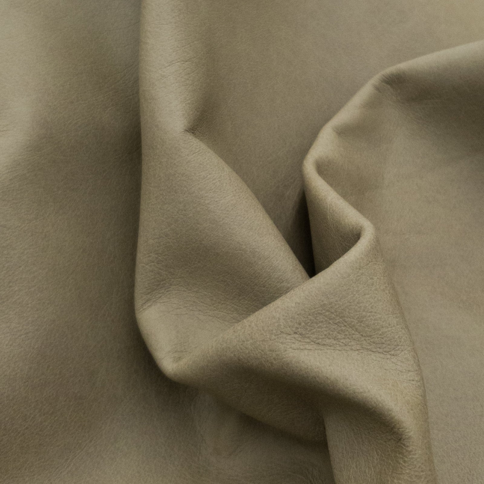 Neutrals, 2-4 oz, 25-64 SqFt, Full Upholstery Cow Hides, Earth Tan / 41-48 / 3-4 | The Leather Guy