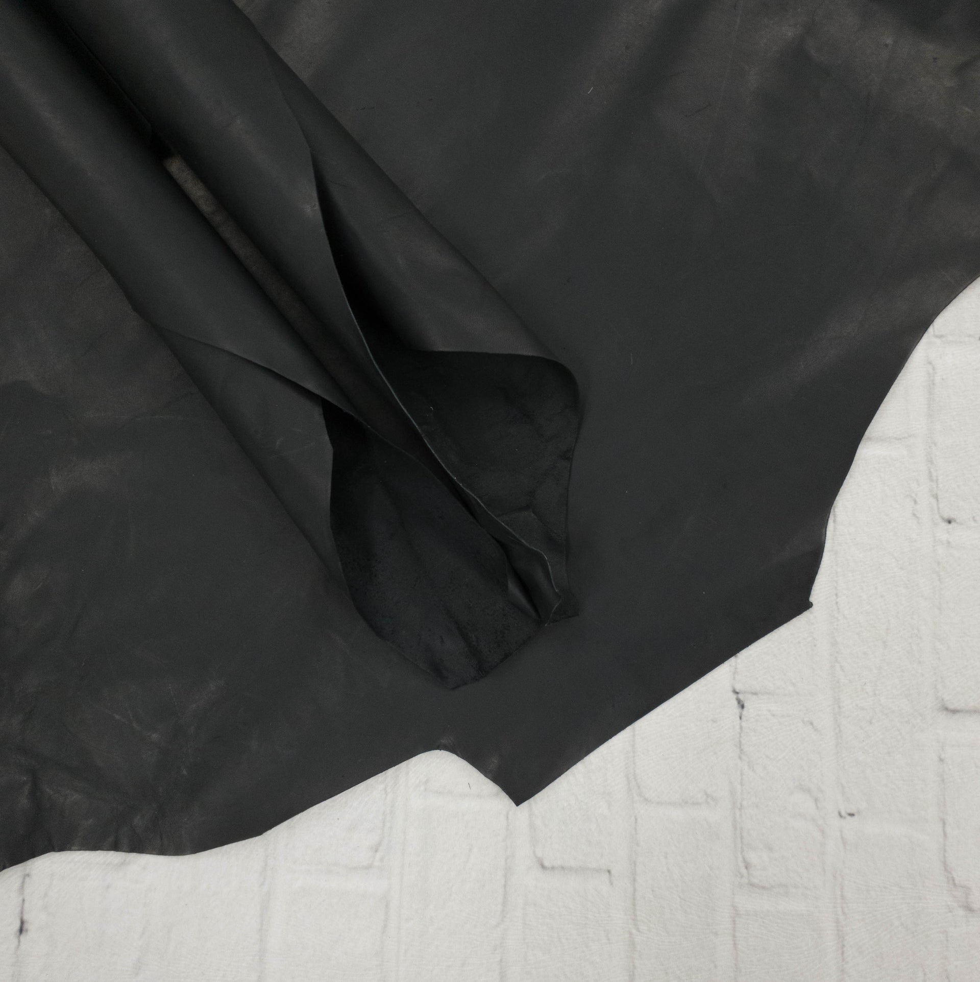Black Dyed Veg Tan, 4 - 7 Sq Ft, 2-3 oz Kangaroo Hides,  | The Leather Guy